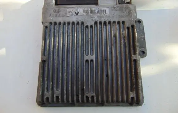 Renault Twingo I Engine control unit/module 7700107197