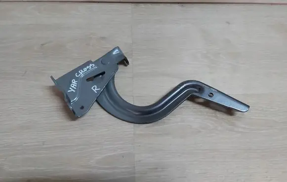 Toyota Yaris Cross Engine bonnet/hood hinges