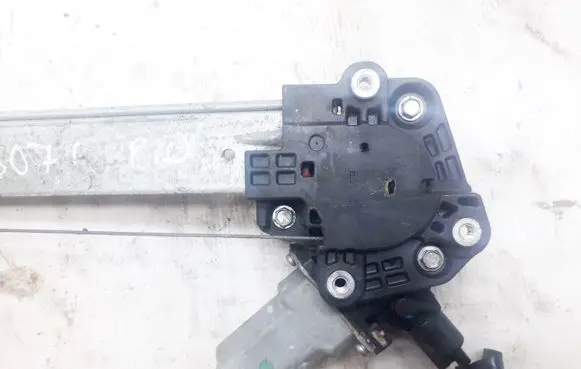 Honda CR-V Front door window regulator motor