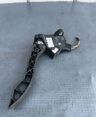 Toyota Avensis T270 Accelerator throttle pedal 7811002021