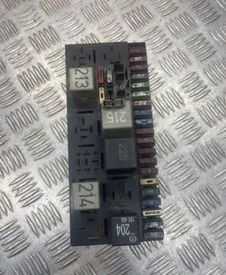 Audi A4 S4 B5 8D Fuse module 443941822B