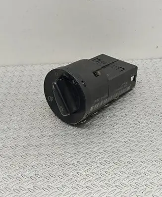 Volkswagen Golf IV Light switch 1C0941531