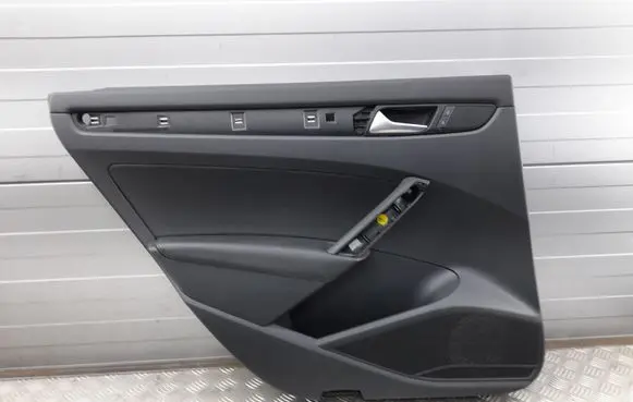 Volkswagen PASSAT B7 USA Rear door card panel trim 561867211A