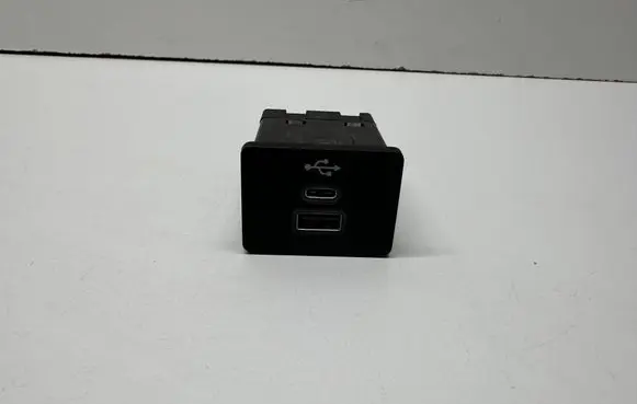 Ford Mustang VII USB socket connector PC3T14F014AC PC3T14F014 BA1WJ