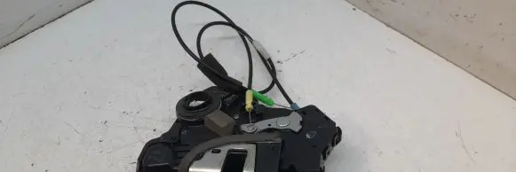 Suzuki Grand Vitara II Front door lock