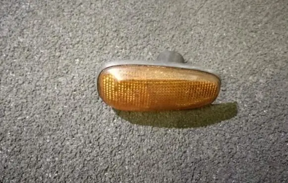 Opel Astra G Front fender indicator light 90560403