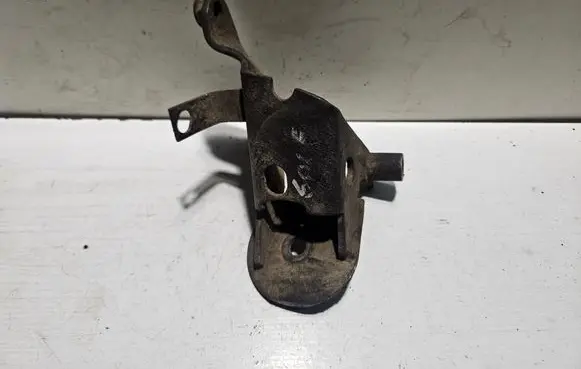Volkswagen Golf III Engine mounting bracket