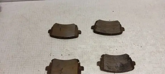 Volkswagen Transporter - Caravelle T5 Brake pads (rear) 90R018456