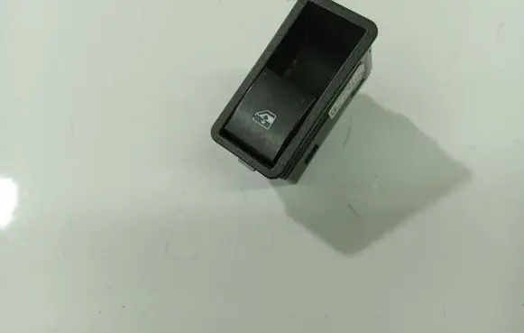 Opel Zafira B Electric window control switch 13228711
