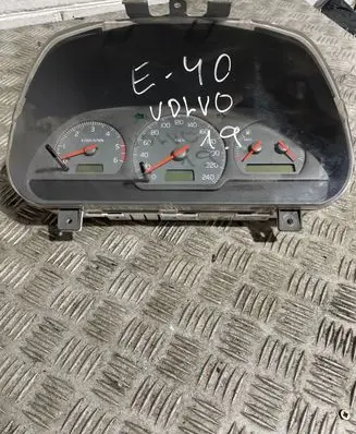 Volvo S40, V40 Speedometer (instrument cluster) 30889706 01W03D2 SW30887756AA