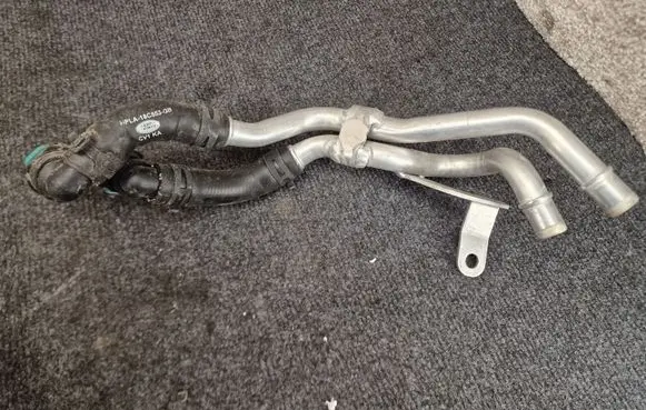 Land Rover Discovery 5 Engine coolant pipe/hose HPLA18C553GB HPLA18C553
