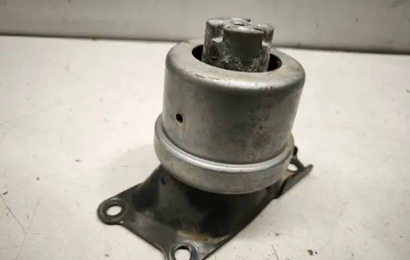 Volkswagen Transporter - Caravelle T6 Engine mount bracket 7H0199256H