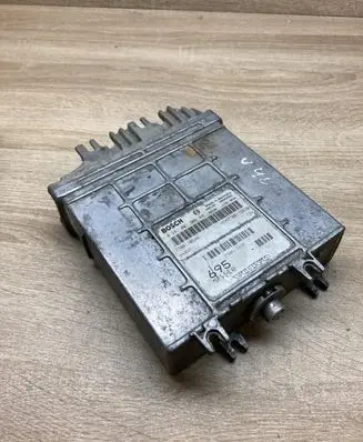 Volvo S40, V40 Engine control unit/module ECU P30613695 7700110648 0281001906