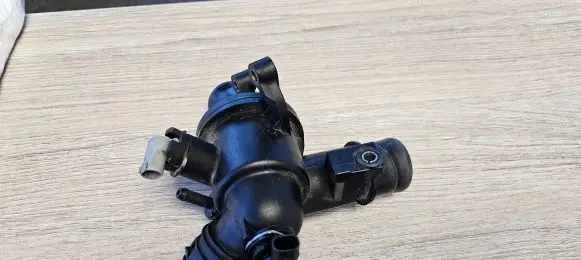 Thermostat/thermostat housing