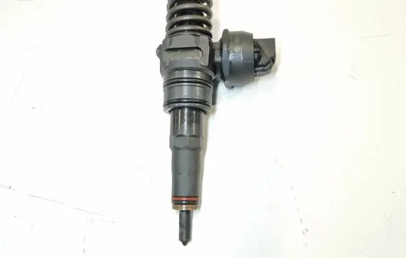 Skoda Fabia Mk2 (5J) Fuel injector 038130073BN 0414720313