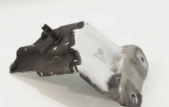 Volkswagen Golf Plus Fender mounting bracket 5M0821135