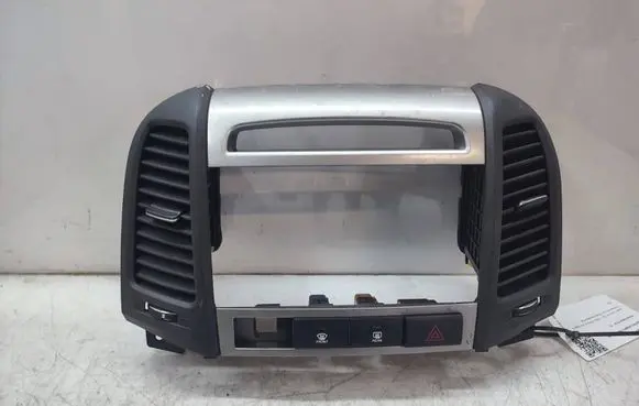 Hyundai Santa Fe Radio/GPS head unit trim 945302B000