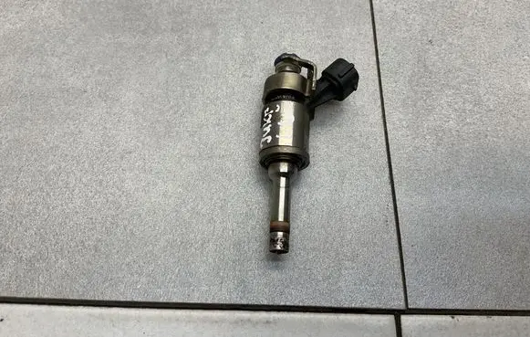 Nissan Juke I F15 Fuel injector 166001KC0A