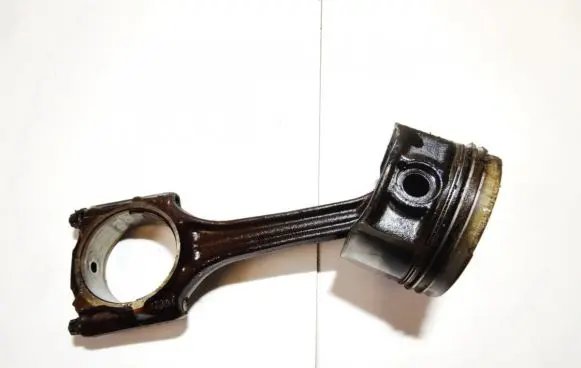 Volkswagen Golf IV Piston with connecting rod 058d
