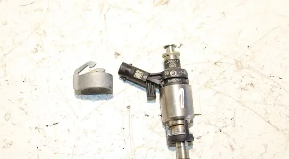 Audi A4 S4 B8 8K Fuel injector 06H906036J 0261500087