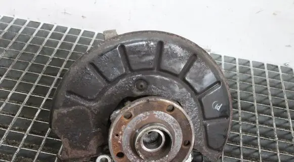 Volkswagen PASSAT B7 Front wheel hub