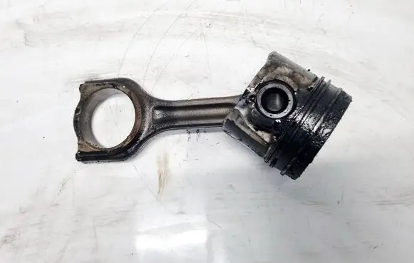 Ford Focus Piston with connecting rod 