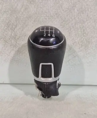 Volkswagen Tiguan Gear lever shifter trim leather/knob