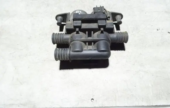 BMW 5 E39 Coolant heater control valve 8374995