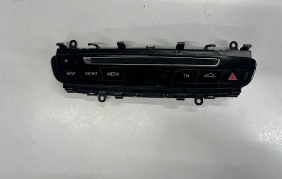Head unit multimedia control
