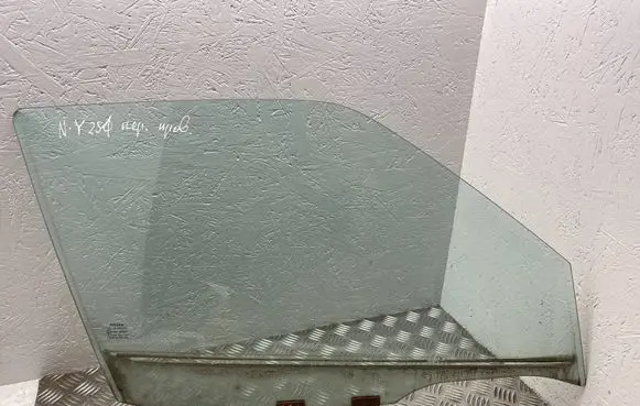 Nissan Juke I F15 Front door window glass four-door 43R007951