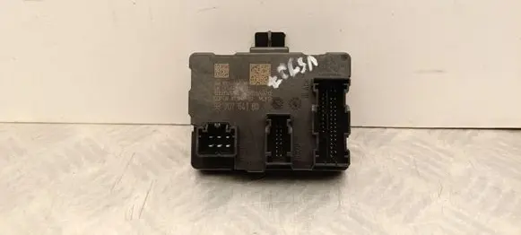 Peugeot 3008 III Door control unit/module 9870764180