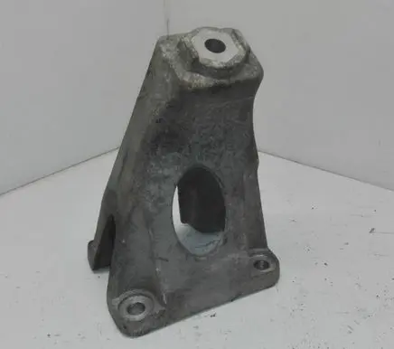 Audi A8 S8 D3 4E Engine mounting bracket 4E0199308BG