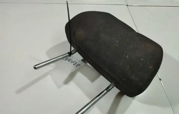 Opel Astra H Front seat headrest 