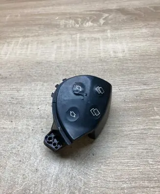 Mercedes-Benz E W211 Steering wheel buttons/switches A2118206110