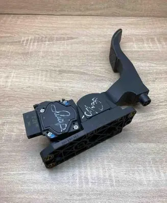 Skoda Fabia Mk1 (6Y) Accelerator throttle pedal 6Q1721503 0281002378