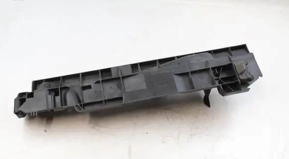 BMW X1 E84 Radiator mount bracket 7524914 17107524914