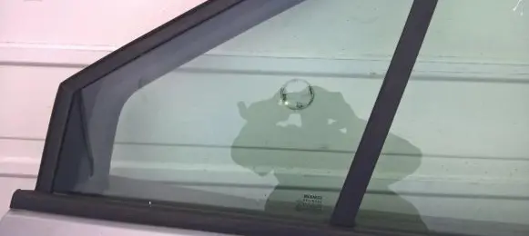 Renault Scenic II - Grand scenic II Front door vent window glass four-door 