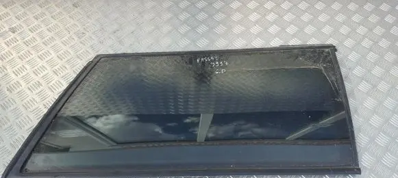 Rear side window