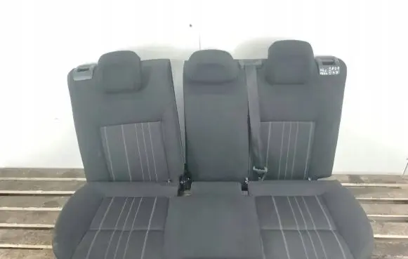 Citroen C4 II Second row seats 