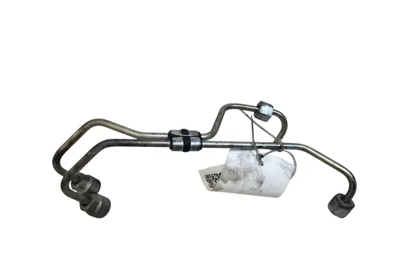 Volvo V40 Fuel injector supply line/pipe 