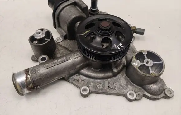 Dodge Durango III Water pump 68346916AA