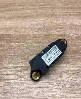 Mercedes-Benz E W211 Airbag deployment crash/impact sensor 0018209126 1497