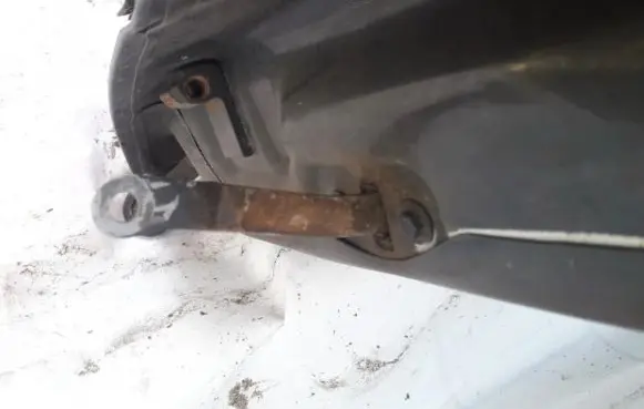Opel Astra F Rear door check strap stopper