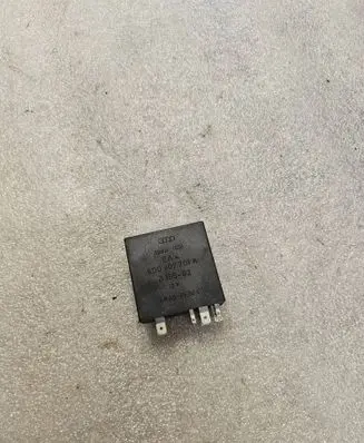 Audi A8 S8 D2 4D Other relay 8D0907701A D15502