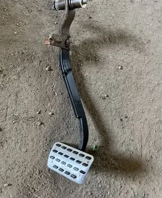 Dodge Nitro Brake pedal 