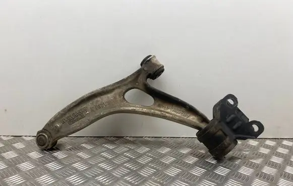 Ford Focus Front lower control arm/wishbone BV613A423