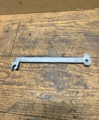 Battery bracket