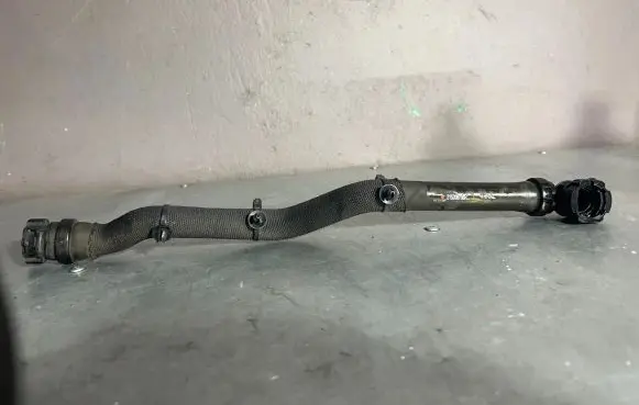 Renault Captur II Engine coolant pipe/hose 215206798R