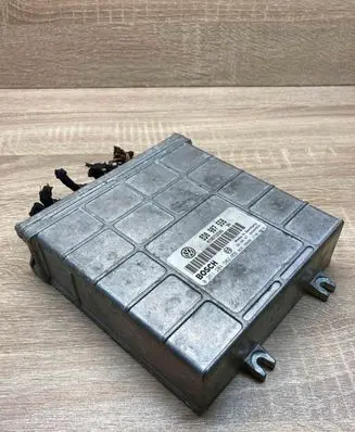 Volkswagen PASSAT B5 Engine control unit/module ECU 8D0907558 0261204502