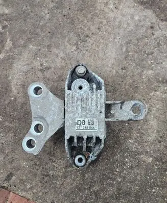 Opel Zafira C Engine mount bracket 13248544